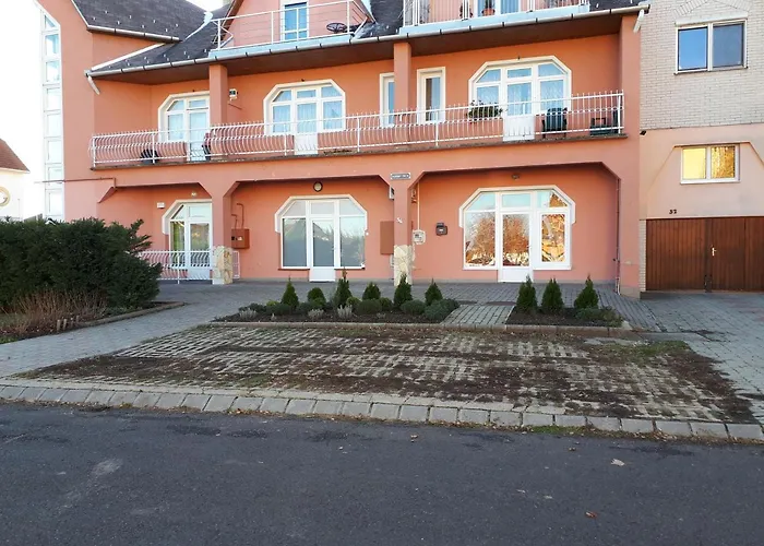 Kertvarosi Ii Lägenhet